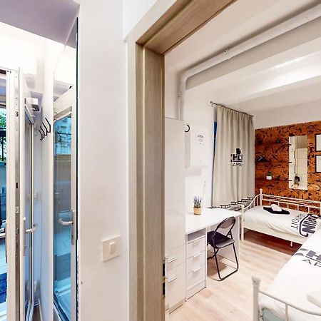 Chaplin Apartment - Free Garage Parking ลูบลิยานา ภายนอก รูปภาพ