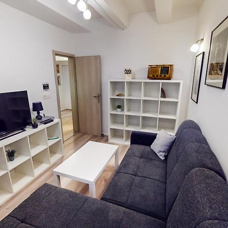 Chaplin Apartment - Free Garage Parking ลูบลิยานา ภายนอก รูปภาพ