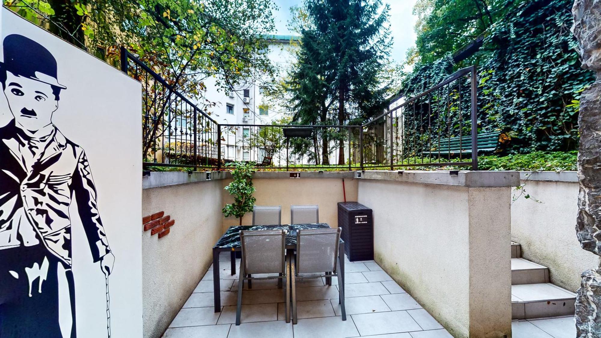 Chaplin Apartment - Free Garage Parking ลูบลิยานา ภายนอก รูปภาพ